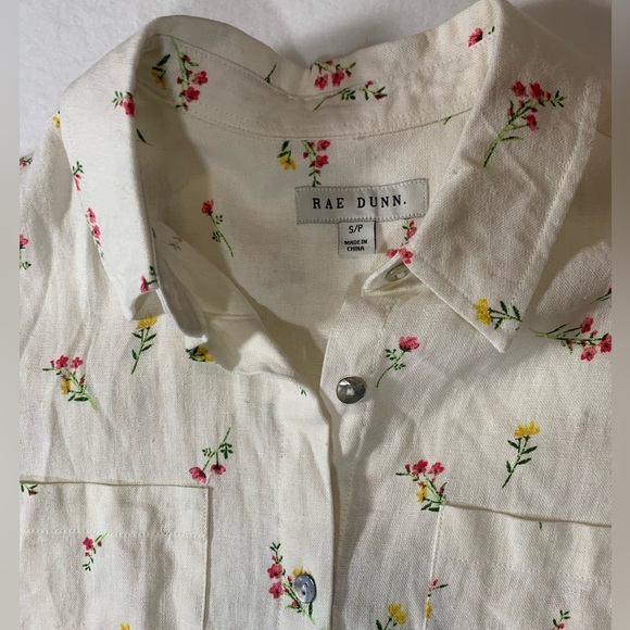 Rae Dunn Linen Floral Shirt Sz Small Button front NWT Patch Pockets - Picture 2 of 4